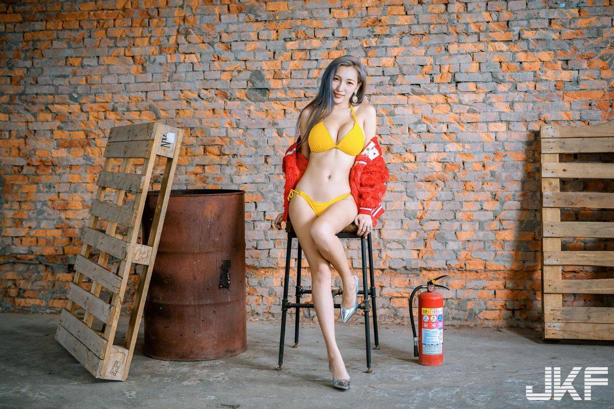 JKF美女模特韵韵34G丰满傲人姣好身段香艳比基尼性感写真-36