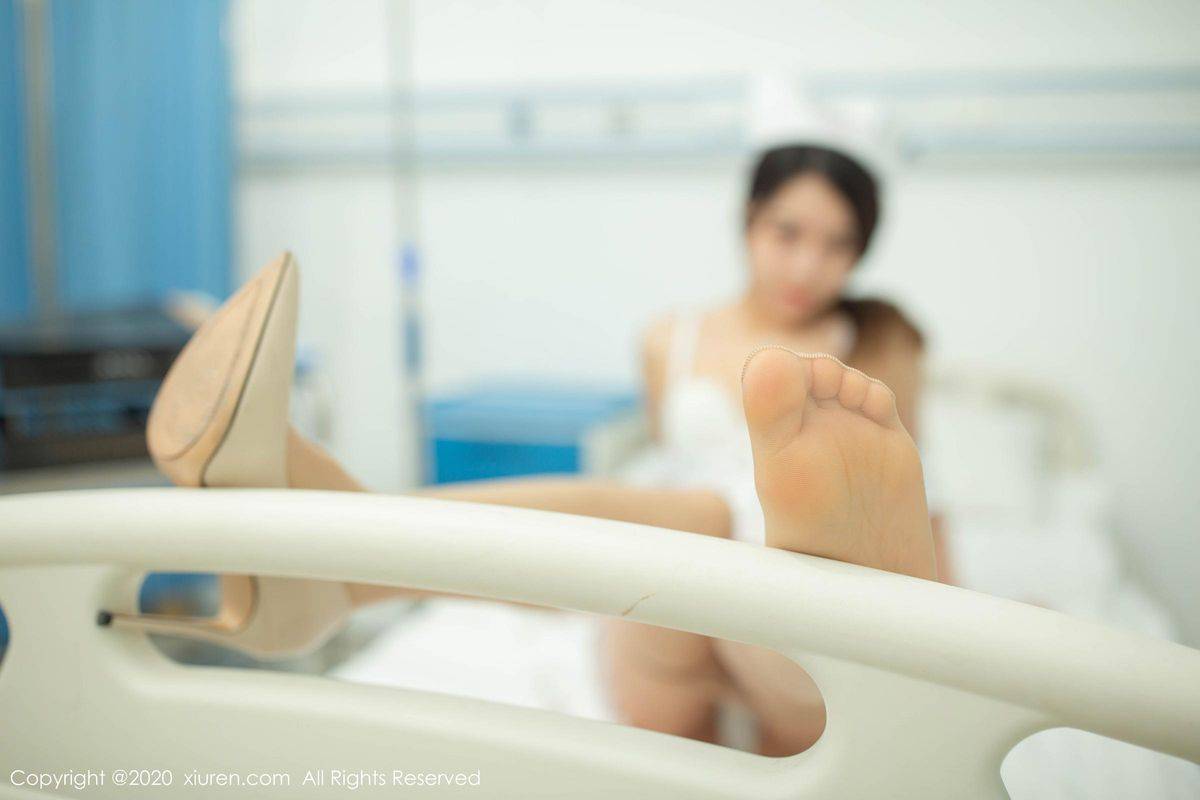 秀人网新人嫩模夏诗诗Sally护士制服丝袜美腿足量性感写真-78