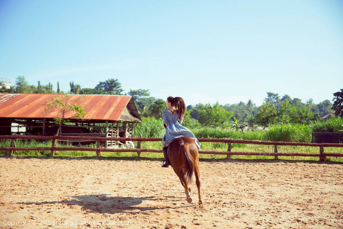 波萝社美少女模特柳侑绮多套装饰波涛汹涌巨乳诱惑私房图-65