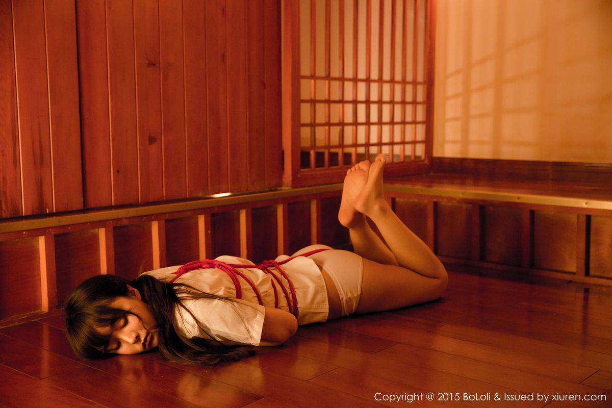 波萝社性感女神柳侑绮SM捆绑海边泳装系列马尔代夫给力旅拍-47