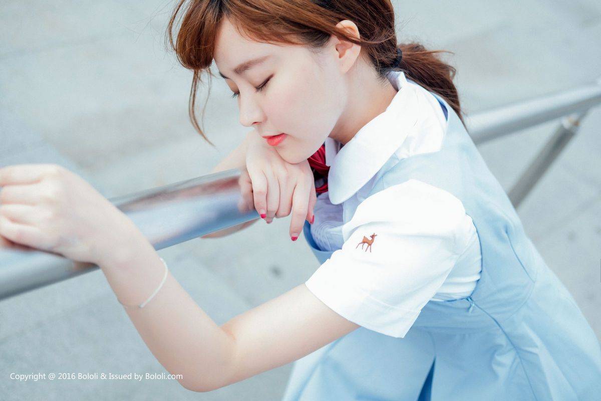 波萝社美女模特柳侑绮身着校服青涩回忆主题户外养眼写真-24