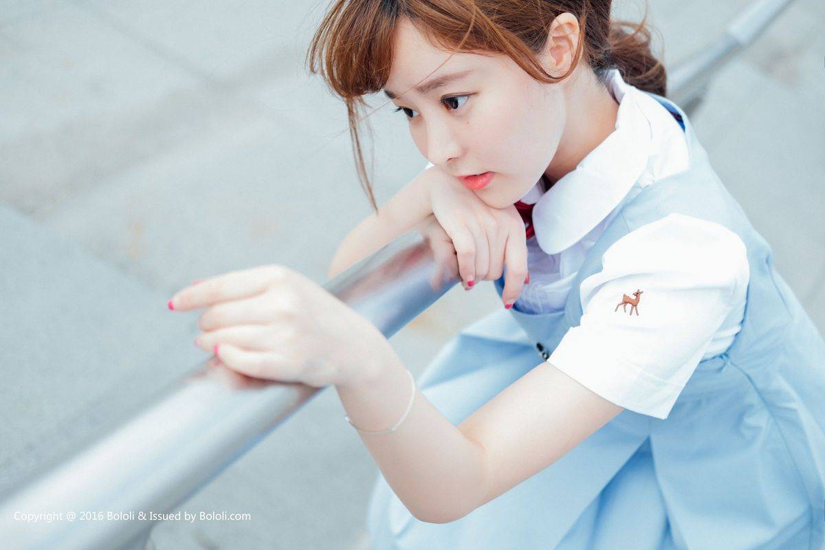 波萝社美女模特柳侑绮身着校服青涩回忆主题户外养眼写真-25