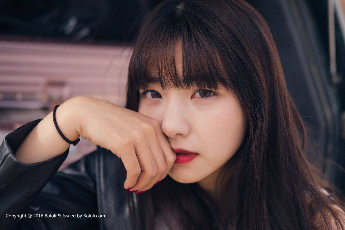 Kimoe激萌文化萌妹子周闻牛仔热裤机车美腿系列沙漠旅拍-24