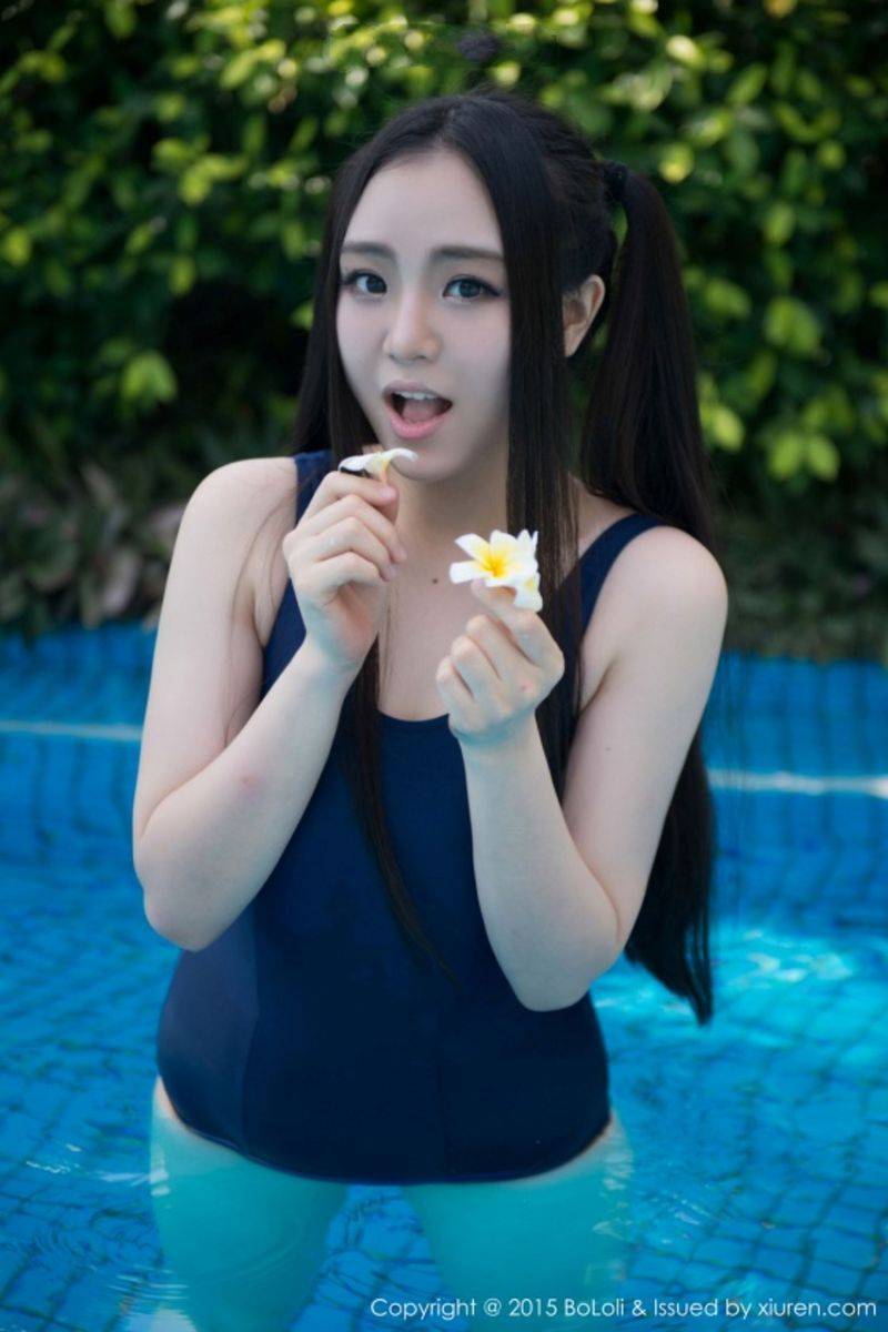 波萝社性感萌妹子许文婷Regina童颜巨乳肉肉身材三亚旅拍-4