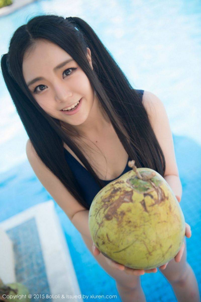 波萝社性感萌妹子许文婷Regina童颜巨乳肉肉身材三亚旅拍-35