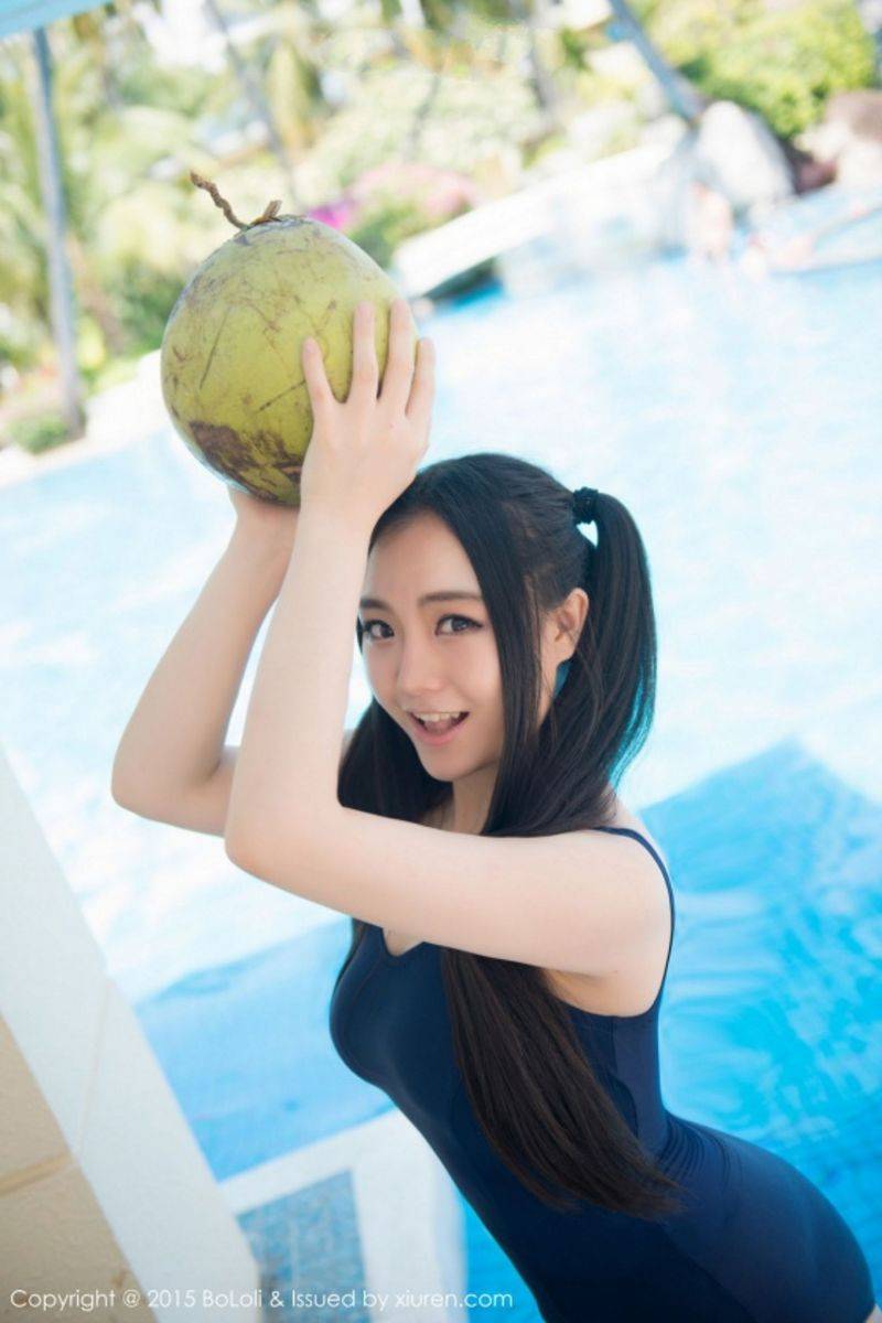 波萝社性感萌妹子许文婷Regina童颜巨乳肉肉身材三亚旅拍-36