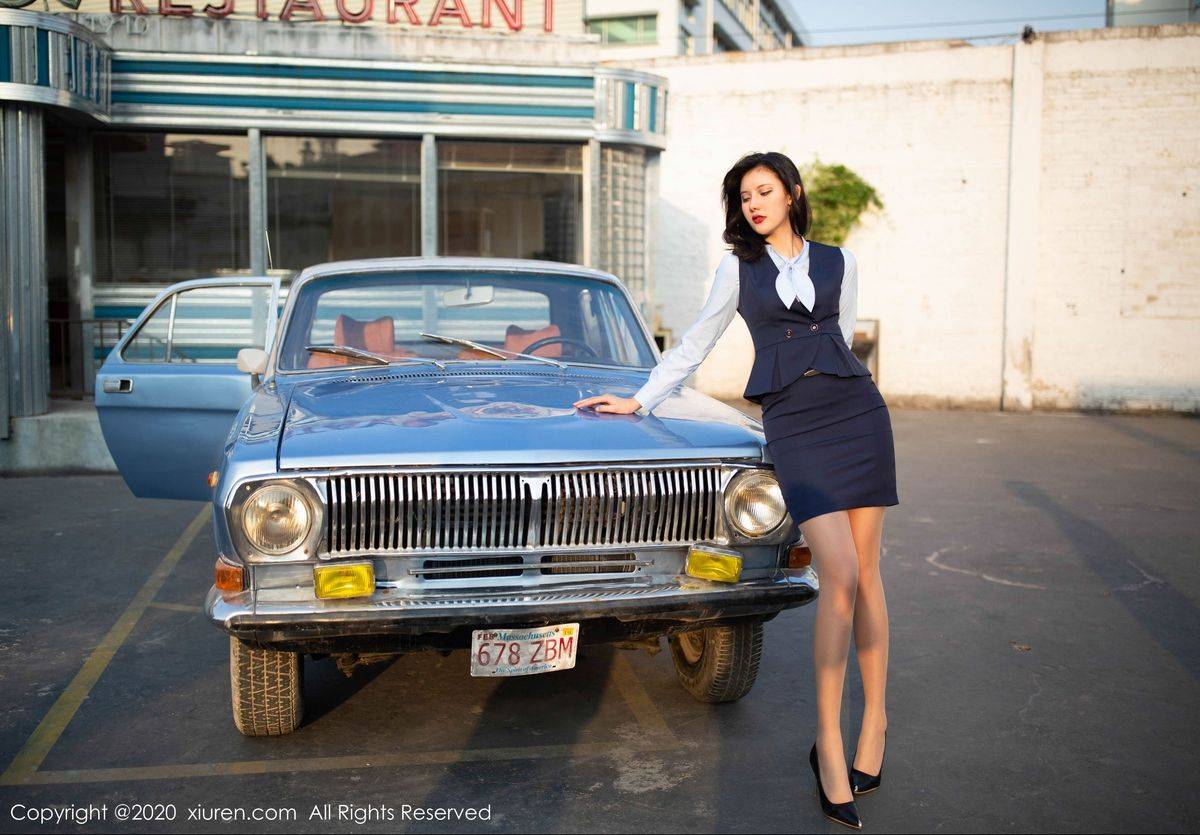 秀人网性感女神就是阿朱啊变身餐厅经理全新制服丝袜写真-6