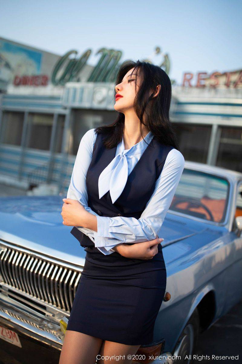 秀人网性感女神就是阿朱啊变身餐厅经理全新制服丝袜写真-8