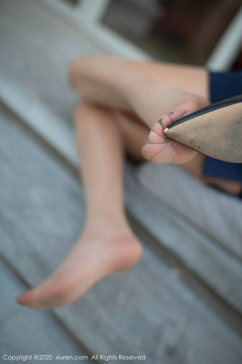 秀人网性感女神就是阿朱啊变身餐厅经理全新制服丝袜写真-40