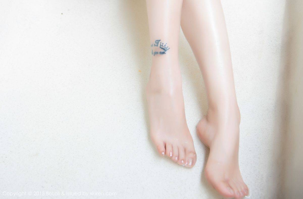 波萝社清纯美女朵比dobby死库水&泳装户外比基尼三亚旅拍-27