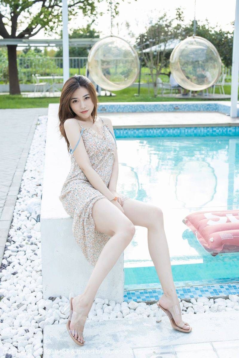 爱蜜社性感女神许诺Sabrina丝袜美腿碎花裙系列迷人气质写真-59