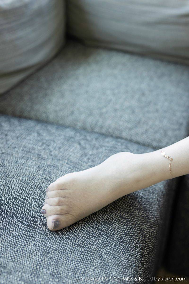 爱蜜社性感女神芝芝Booty镂空内衣与朦胧丝袜系列足量写真-23