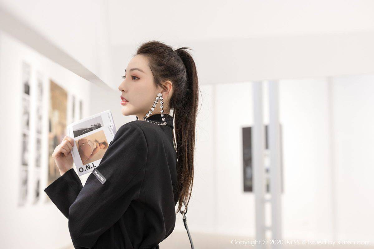 爱蜜社性感女神Lynn刘奕宁高挑身材丝袜美腿迷人气质写真-40