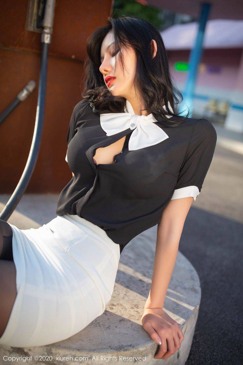 秀人网美女模特就是阿朱啊加油站职场装黑丝袜性感写真-17