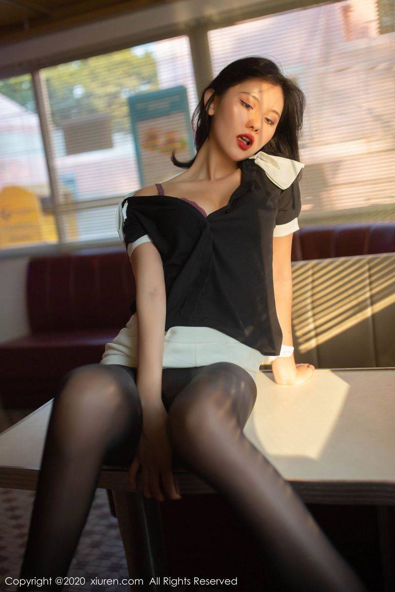 秀人网美女模特就是阿朱啊加油站职场装黑丝袜性感写真-26