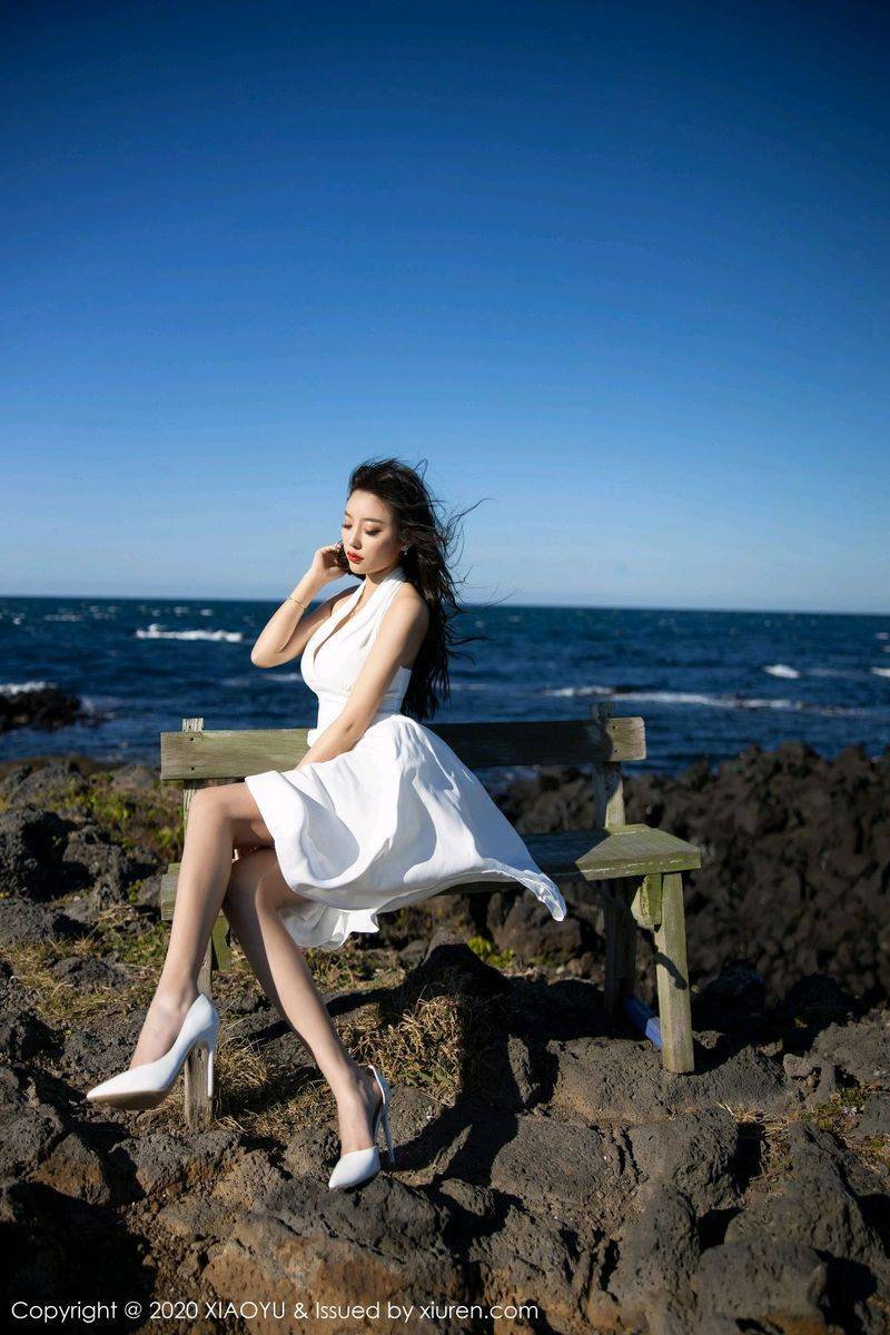 语画界性感女神杨晨晨sugar银色吊裙与朦胧丝袜济州岛旅拍-69