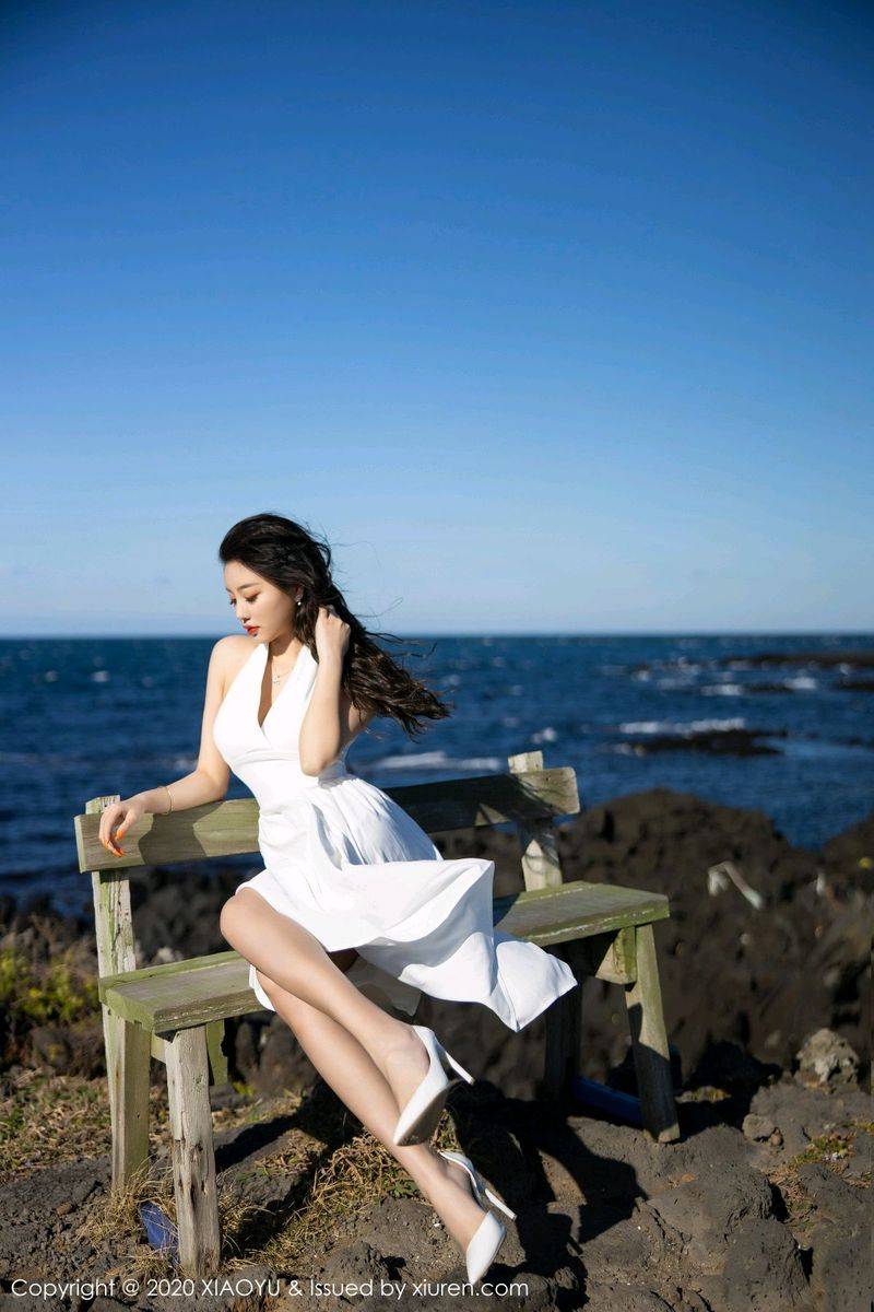 语画界性感女神杨晨晨sugar银色吊裙与朦胧丝袜济州岛旅拍-67