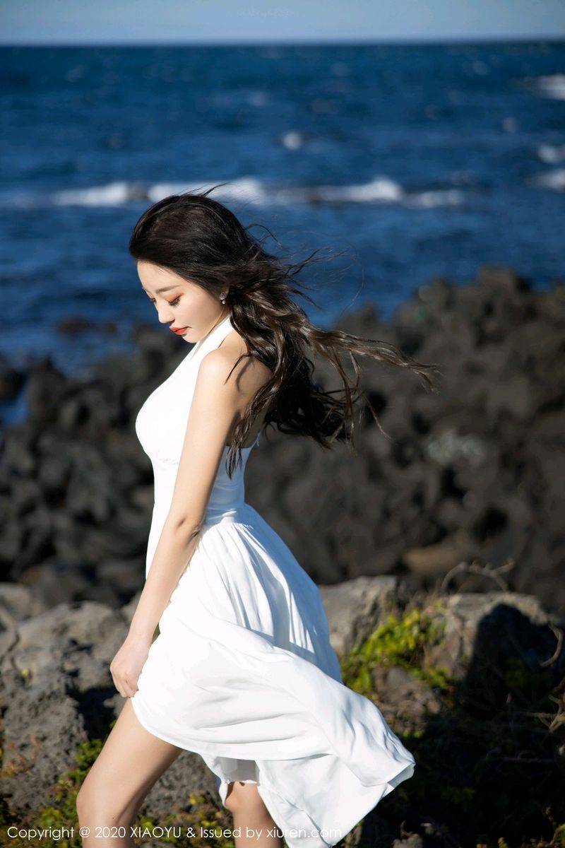 语画界性感女神杨晨晨sugar银色吊裙与朦胧丝袜济州岛旅拍-72