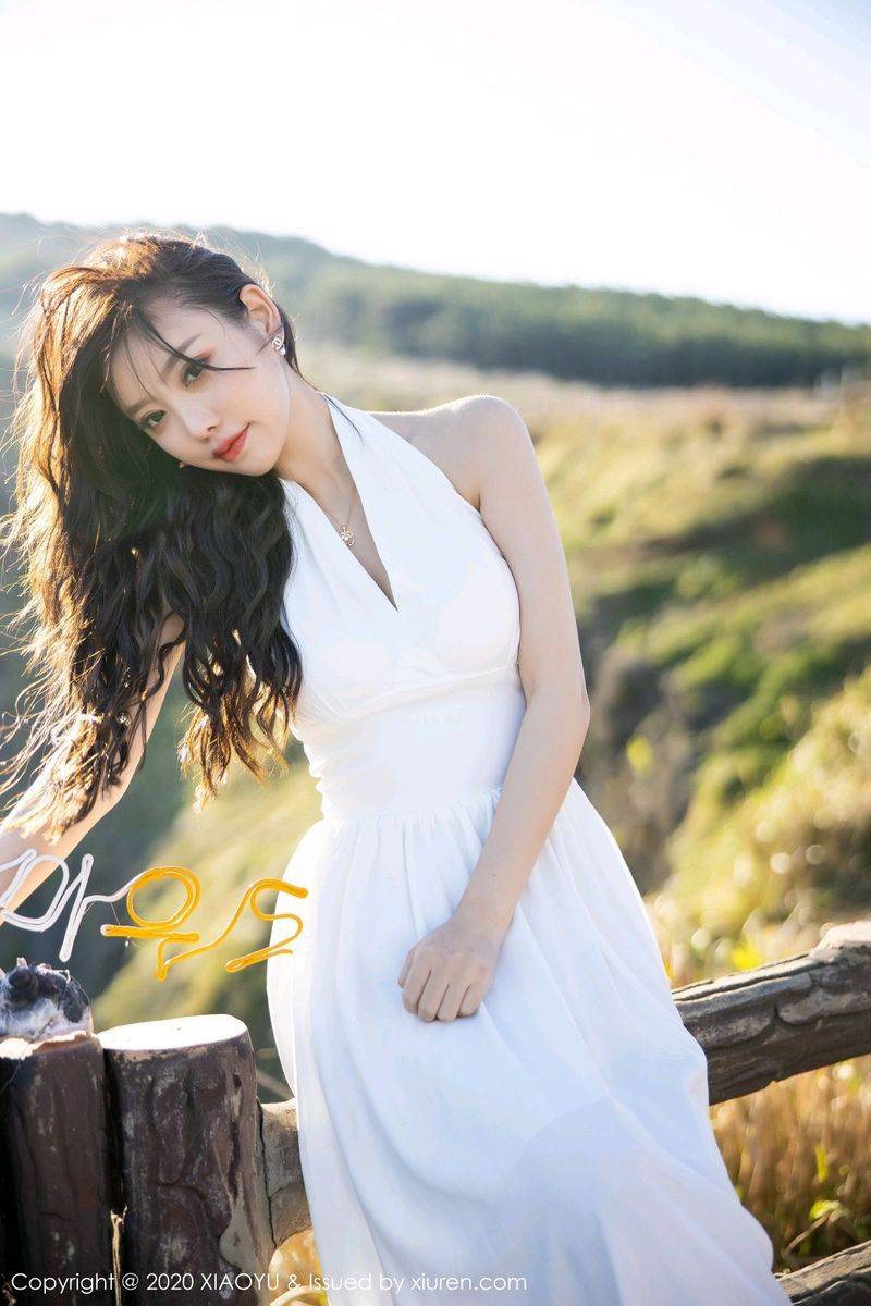 语画界性感女神杨晨晨sugar银色吊裙与朦胧丝袜济州岛旅拍-82