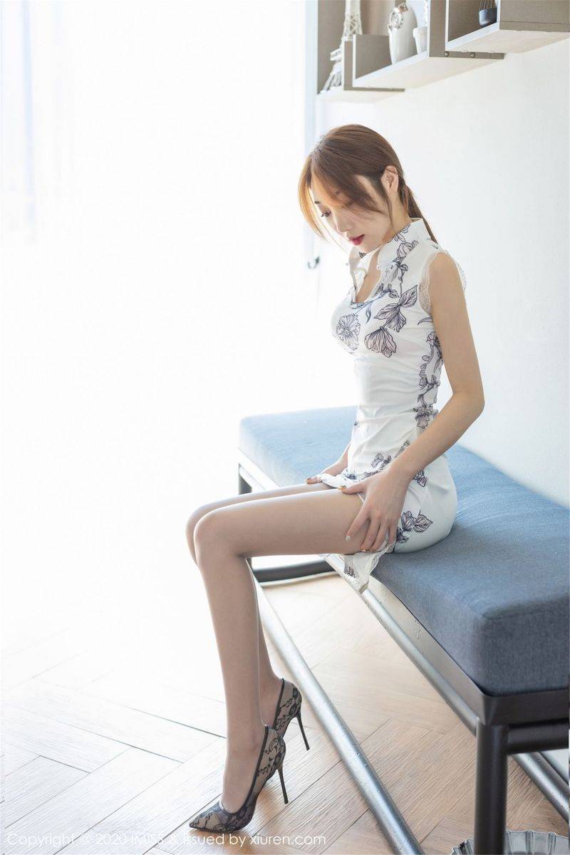 爱蜜社美女模特小九月优雅旗袍清透丝袜娇柔欲滴可人写真-5