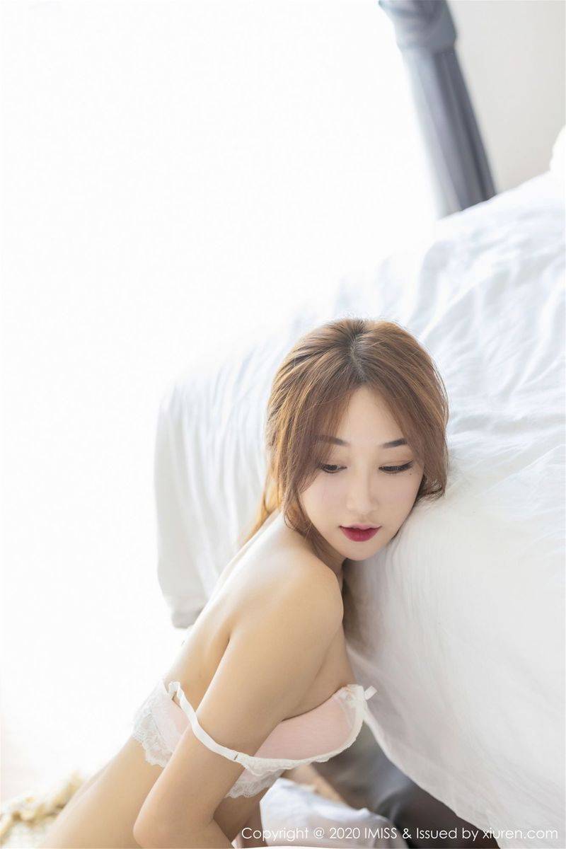 爱蜜社美女模特小九月优雅旗袍清透丝袜娇柔欲滴可人写真-42