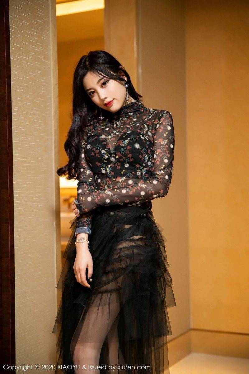 语画界性感女神杨晨晨sugar黑色吊裙朦胧丝袜澳门气质旅拍-42