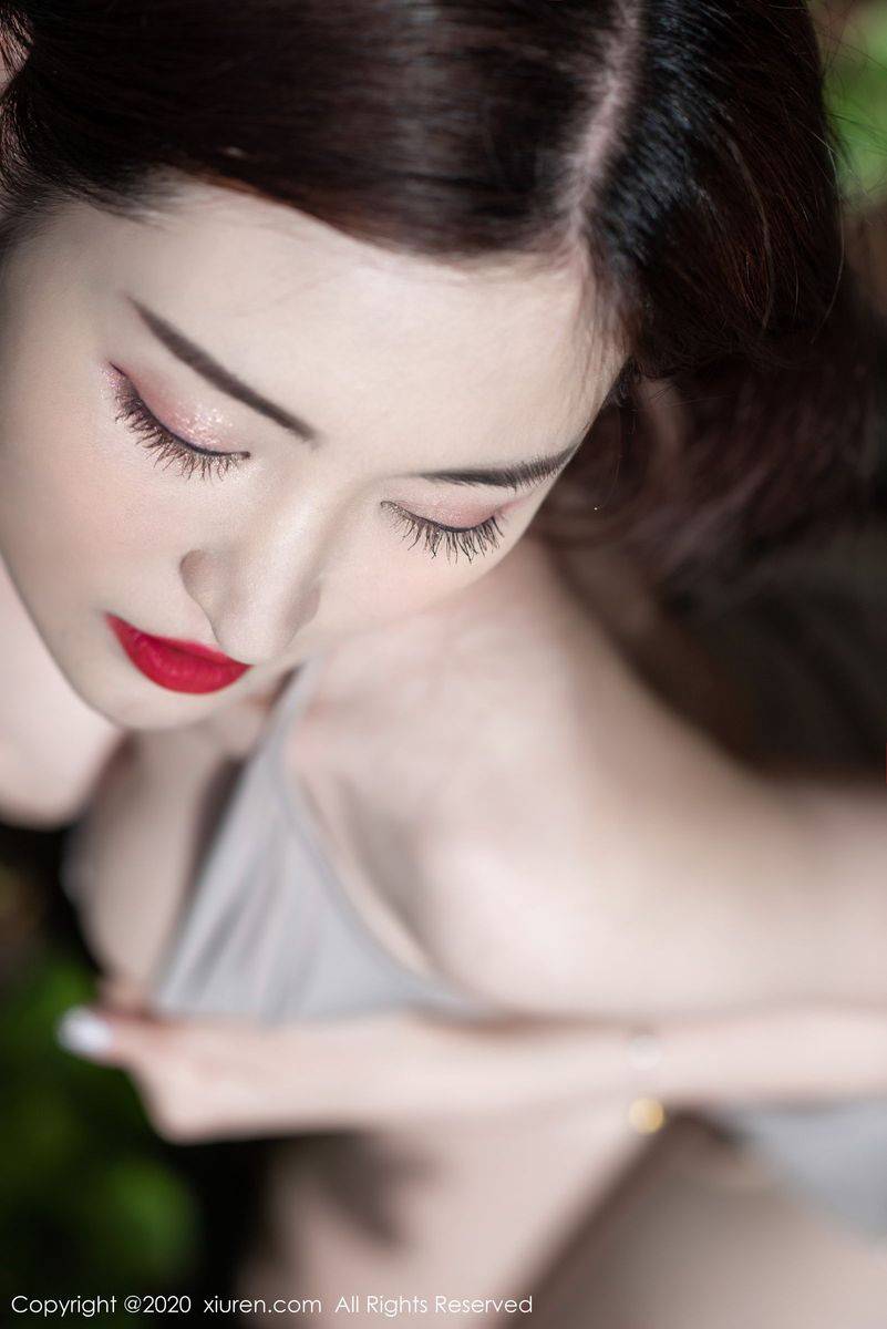 秀人网性感女神沈梦瑶贴身露背短裙开档丝袜美腿户外写真-23