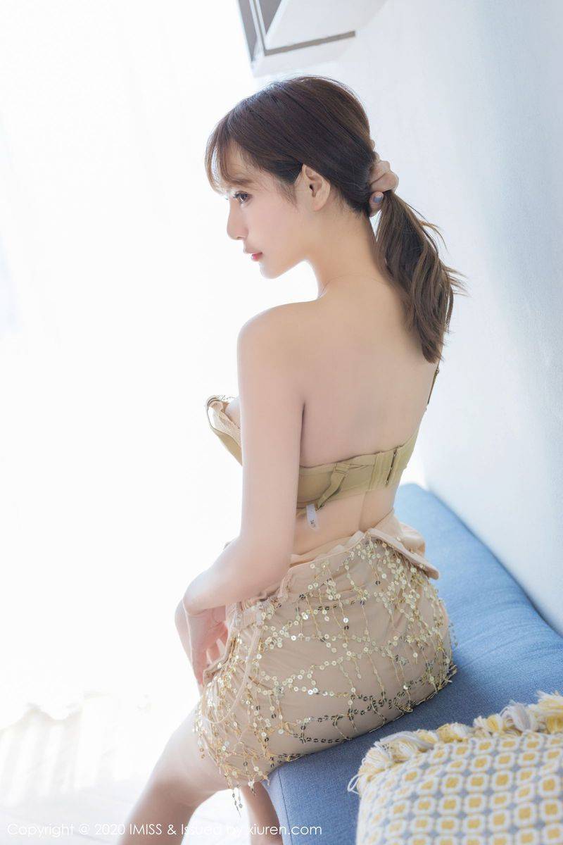 爱蜜社性感女神Lavinia肉绚丽吊裙暗黑朦胧丝袜泰国清迈旅拍-2