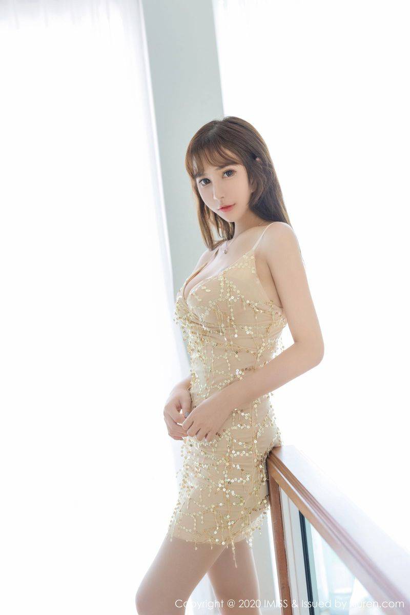 爱蜜社性感女神Lavinia肉绚丽吊裙暗黑朦胧丝袜泰国清迈旅拍-12