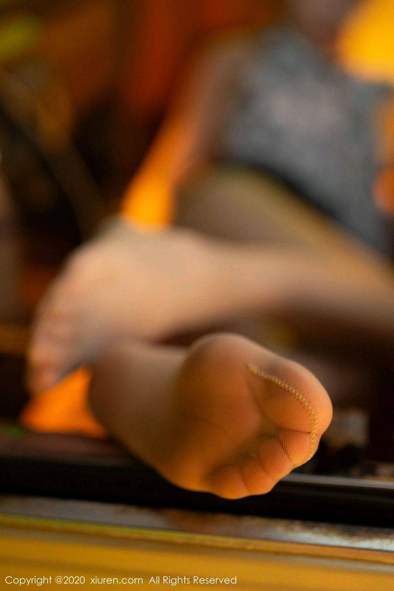 秀人网美女模特陆萱萱出租车司机演绎香车美女主题写真-27