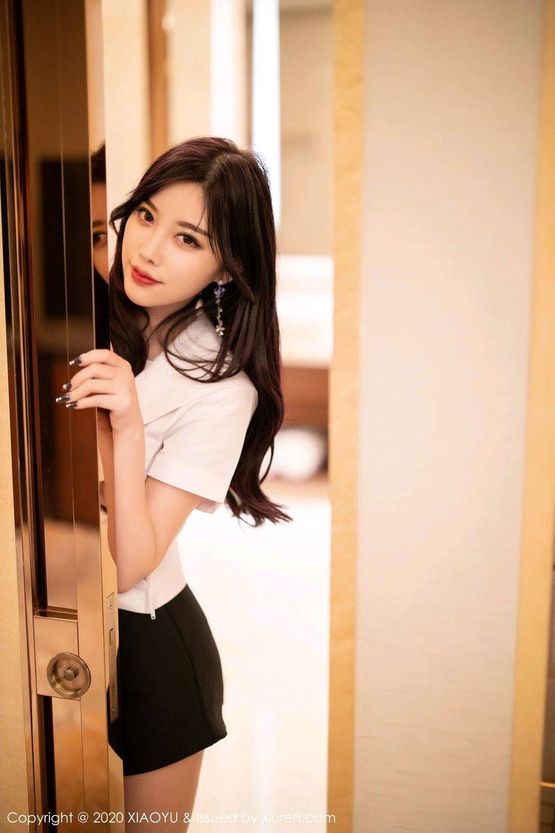 语画界性感女神杨晨晨suga修长美腿JK制服内衣诱惑澳门旅拍-21