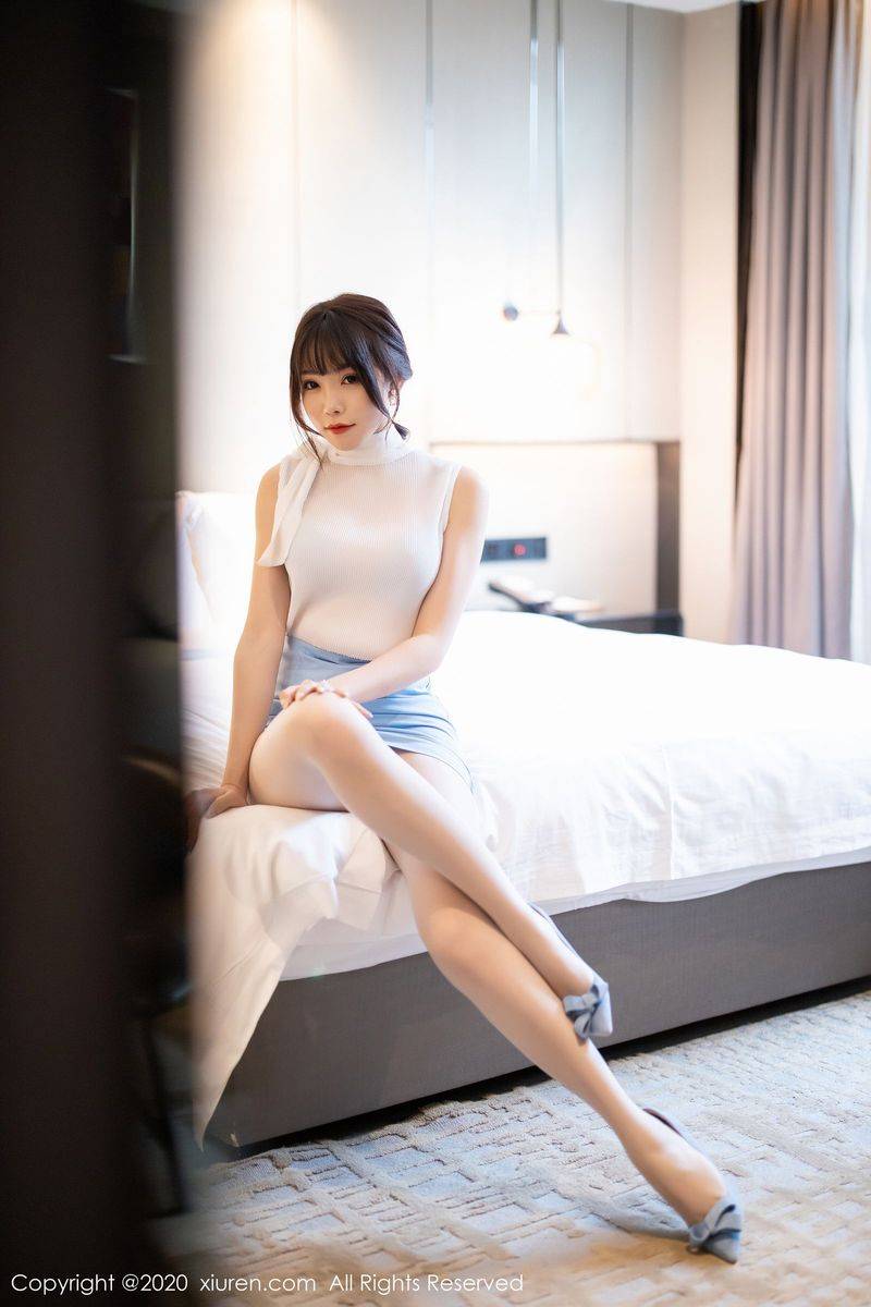 秀人网性感女神芝芝Booty丝袜美腿内衣诱惑床照私房写真