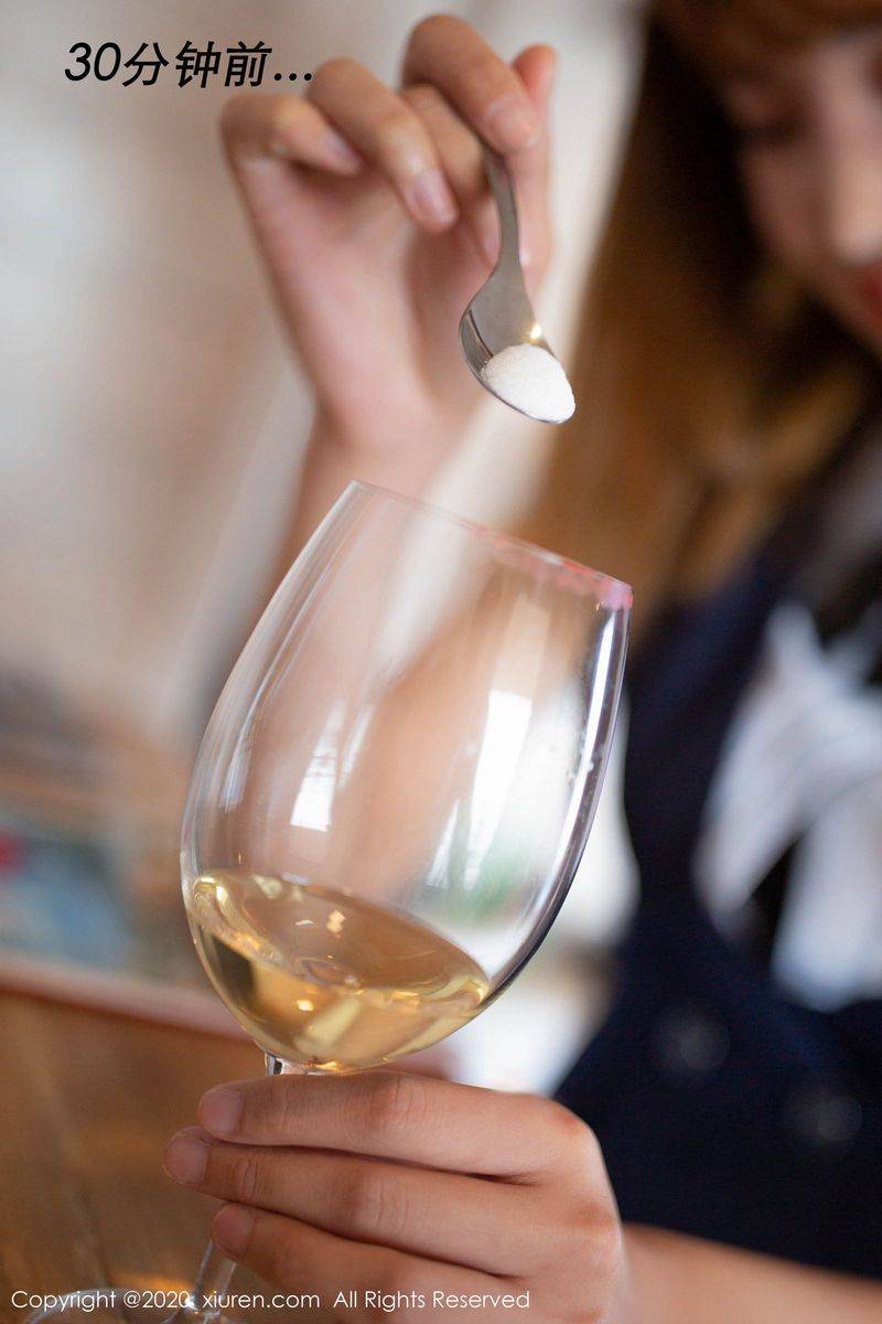 秀人网性感姐妹花就是阿朱啊&陆萱萱置业顾问主题东欧旅拍