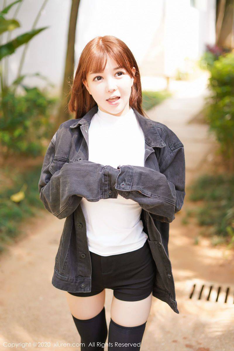 秀人网新人模特UU酱童颜巨乳黑色外套系列甜美可人激凸写真-47