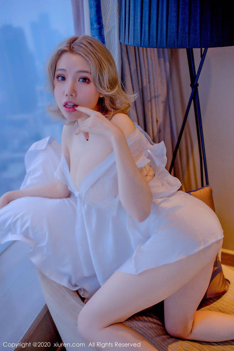 秀人网性感女神黄乐然白色开胸内衣&黑丝连体装浑圆写真-25