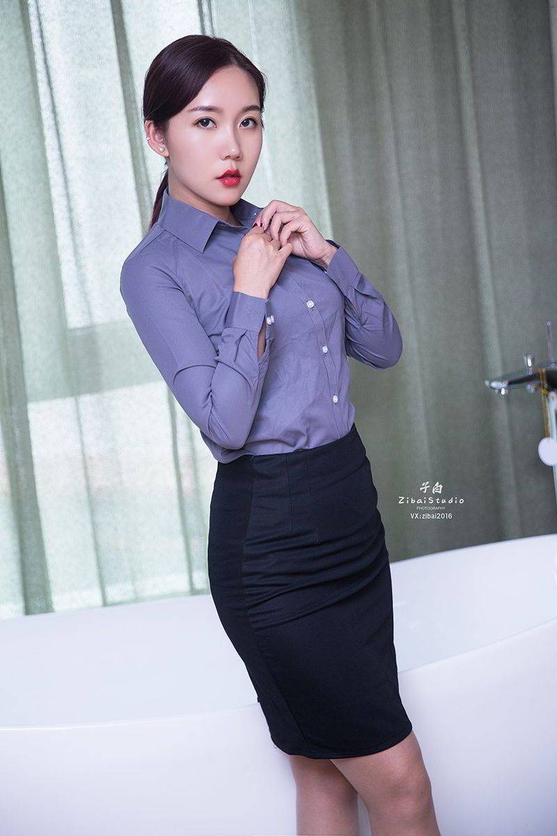 头条女神美女模特艾静香丝袜美腿职场OL制服系列性感写真-9