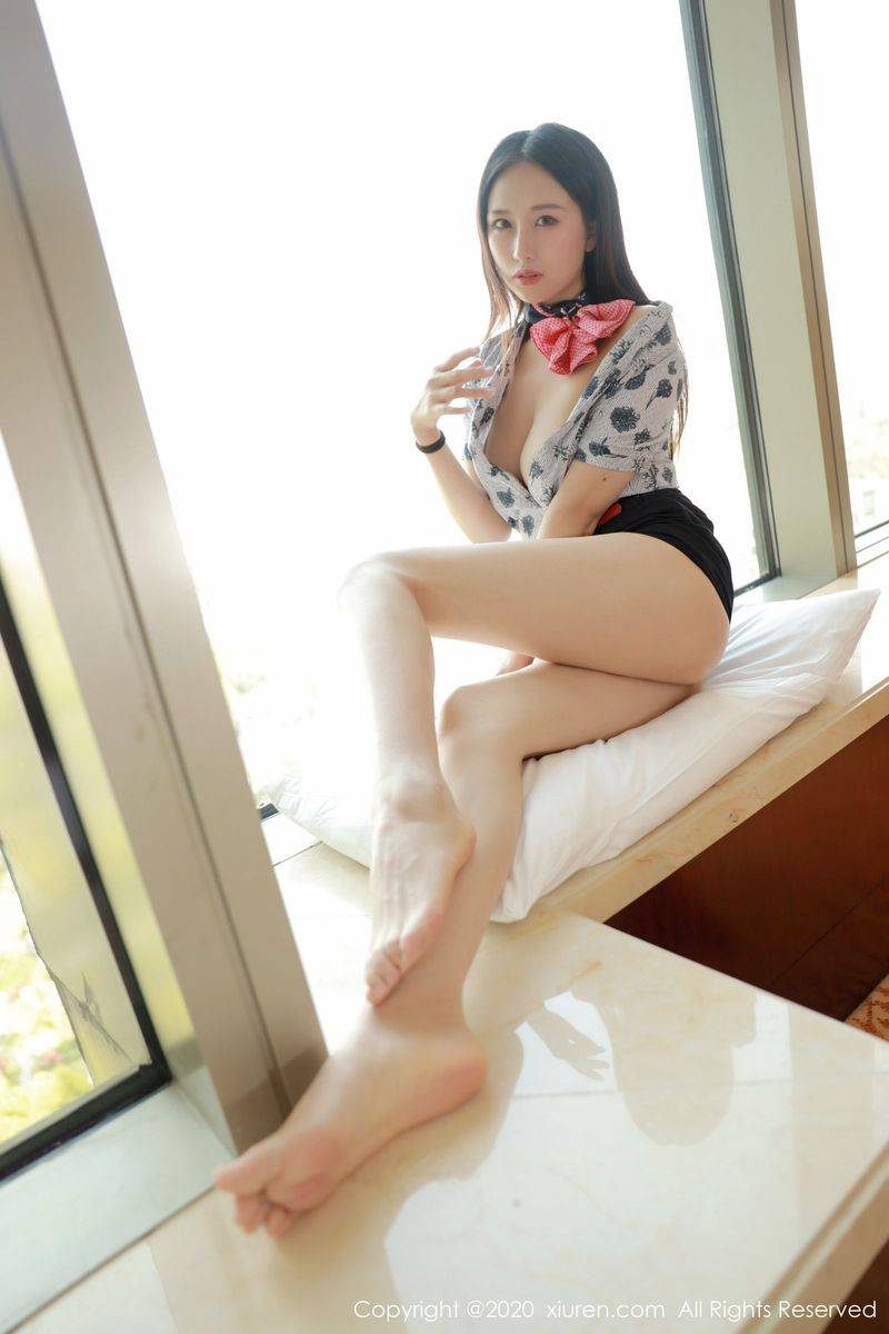 秀人网美女模特月音瞳肉色丝袜空乘制服内衣诱惑系列写真-26