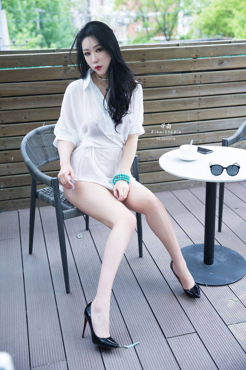 头条女神美女模特刘瑾希白衬衫翘臀丁字裤诱惑私房写真-9