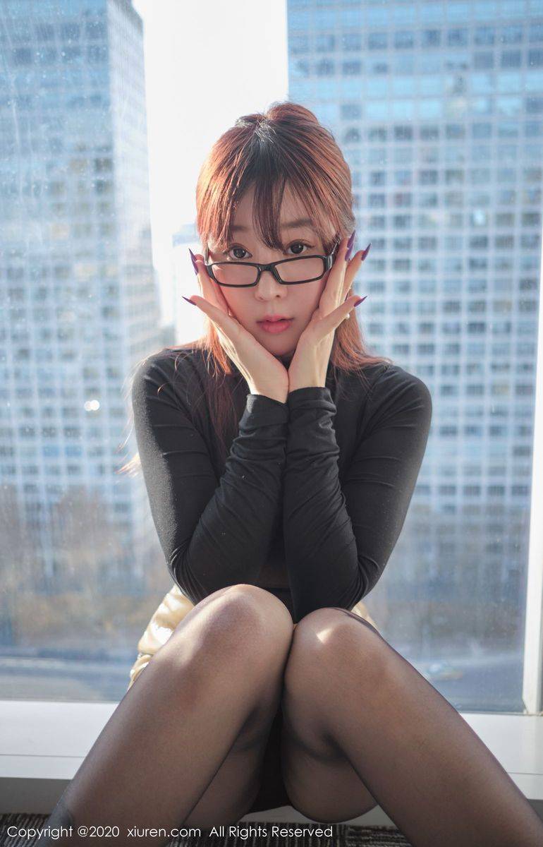 秀人网性感女神王雨纯女秘书制服职场OL熟女气质撩人写真-33