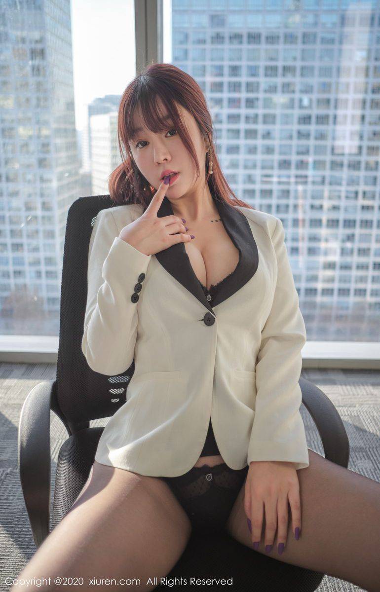 秀人网性感女神王雨纯女秘书制服职场OL熟女气质撩人写真-49