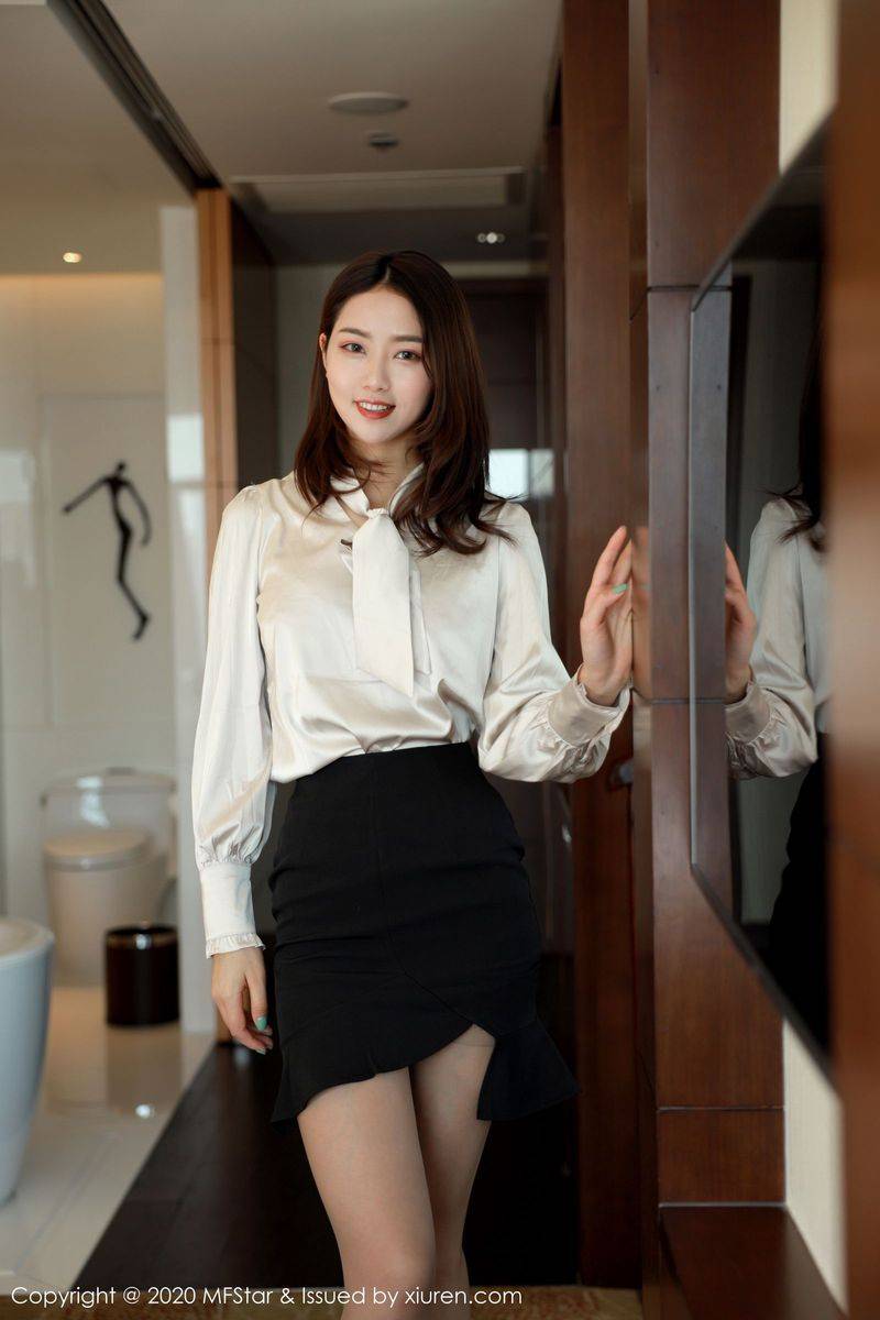 模范学院美女模特方子萱芊芊玉腿超短裙内衣诱惑典雅写真-10