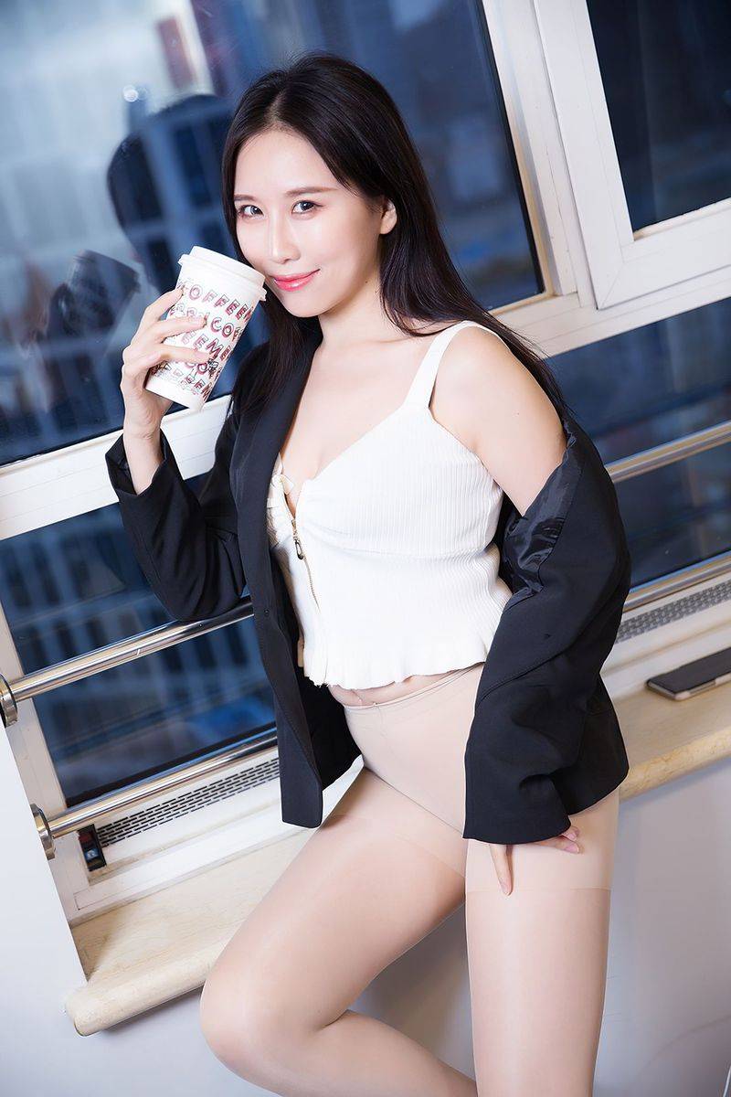 头条女神美女模特月音瞳丝袜美腿春日悦丝蜜丝系列写真-20