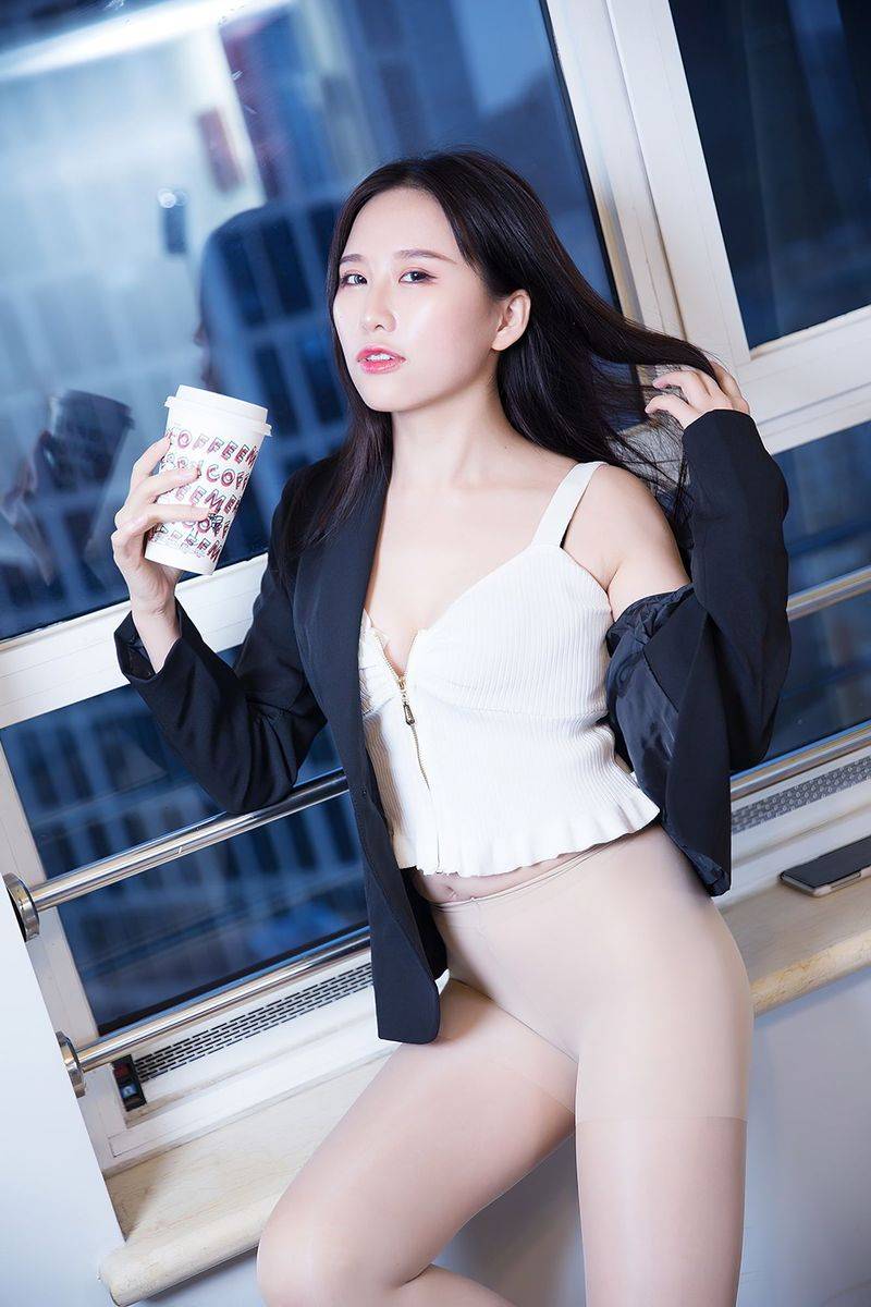 头条女神美女模特月音瞳丝袜美腿春日悦丝蜜丝系列写真-21