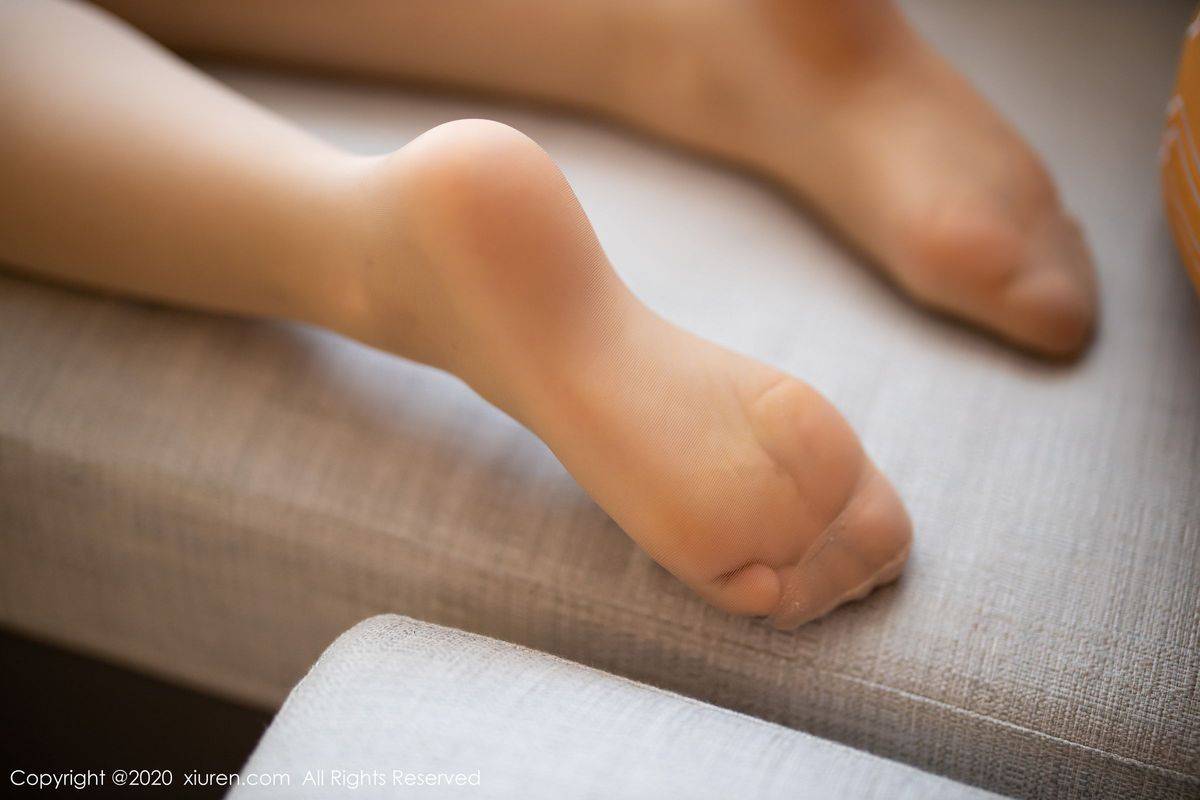 秀人网性感女神绯月樱Cherry丝袜玉足圆润翘臀私房迷人写真-27