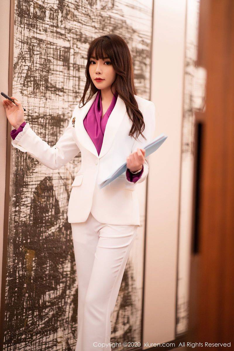 秀人网性感女神芝芝Booty白色西装黑丝美腿制服魅惑写真-7