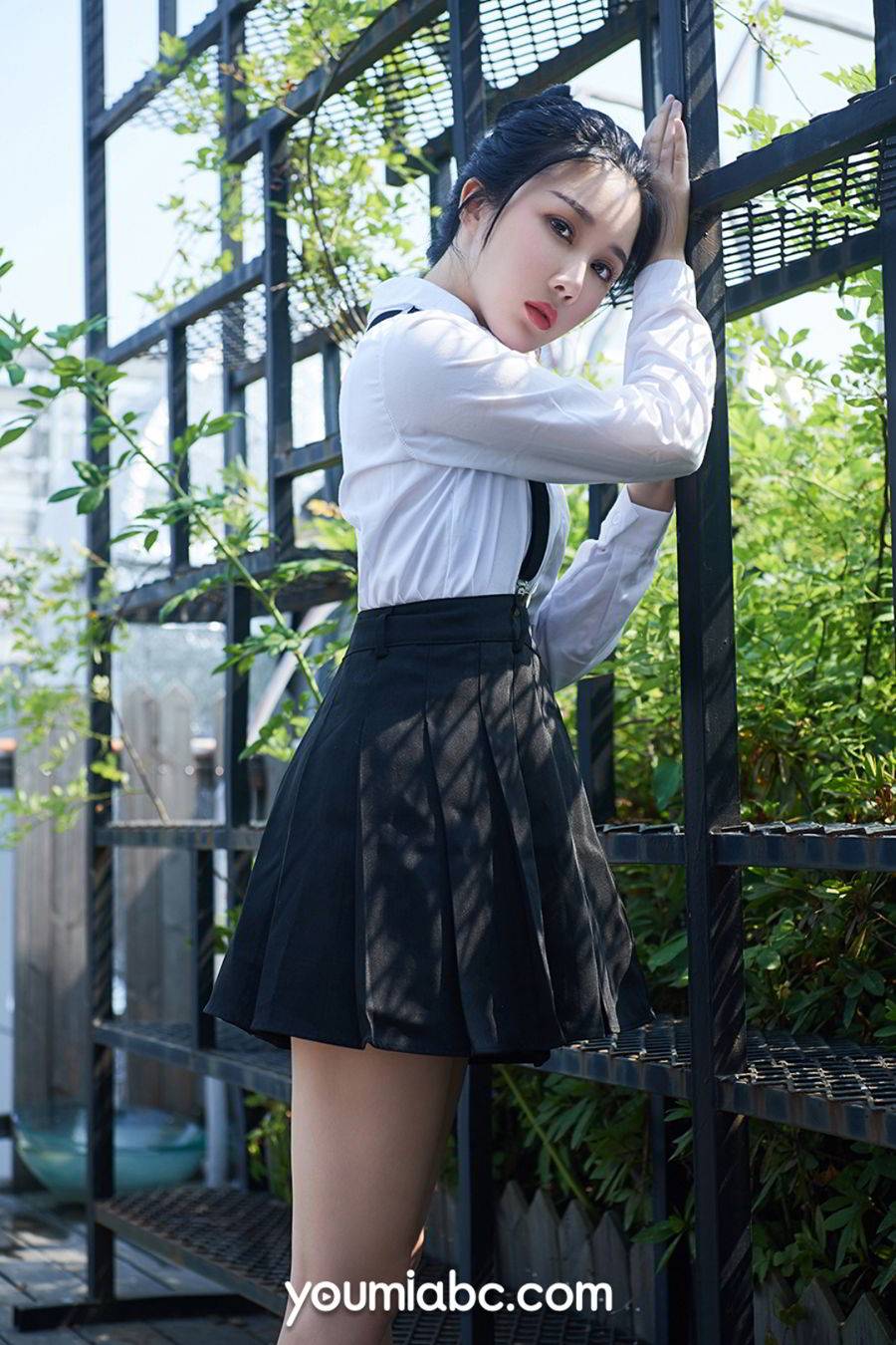 YouMi尤蜜美女模特子怡ziyi修长美腿学生装制服诱惑暧昧写真-11