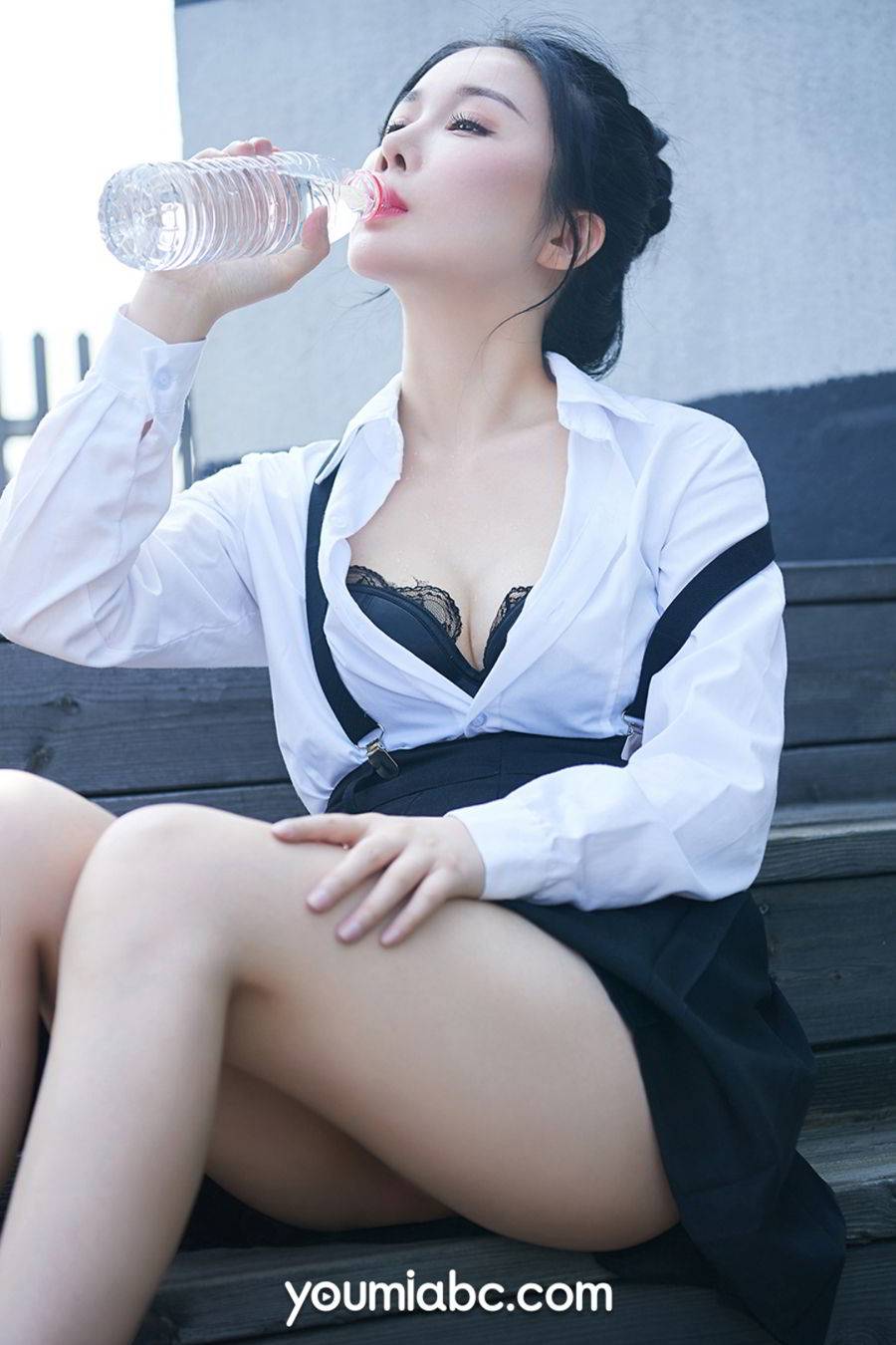 YouMi尤蜜美女模特子怡ziyi修长美腿学生装制服诱惑暧昧写真-18