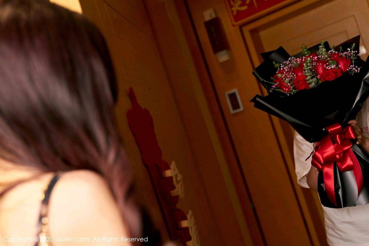 秀人网性感女神杨晨晨sugar华丽吊裙&黑丝系列魅惑妖娆写真-7