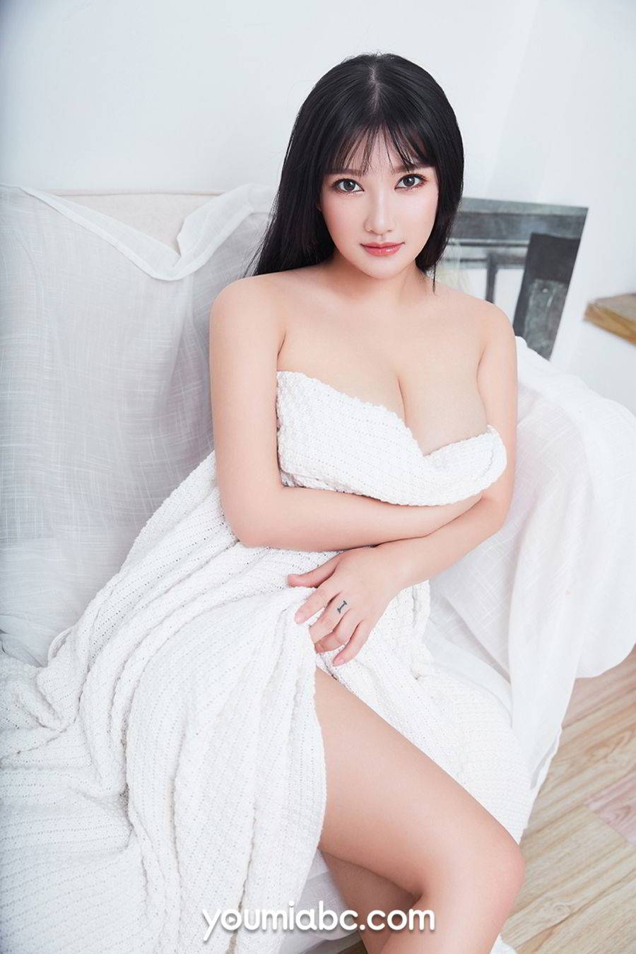 YouMi尤蜜性感女神小尤奈白衬衫迷人身材波涛胸涌私房写真-25
