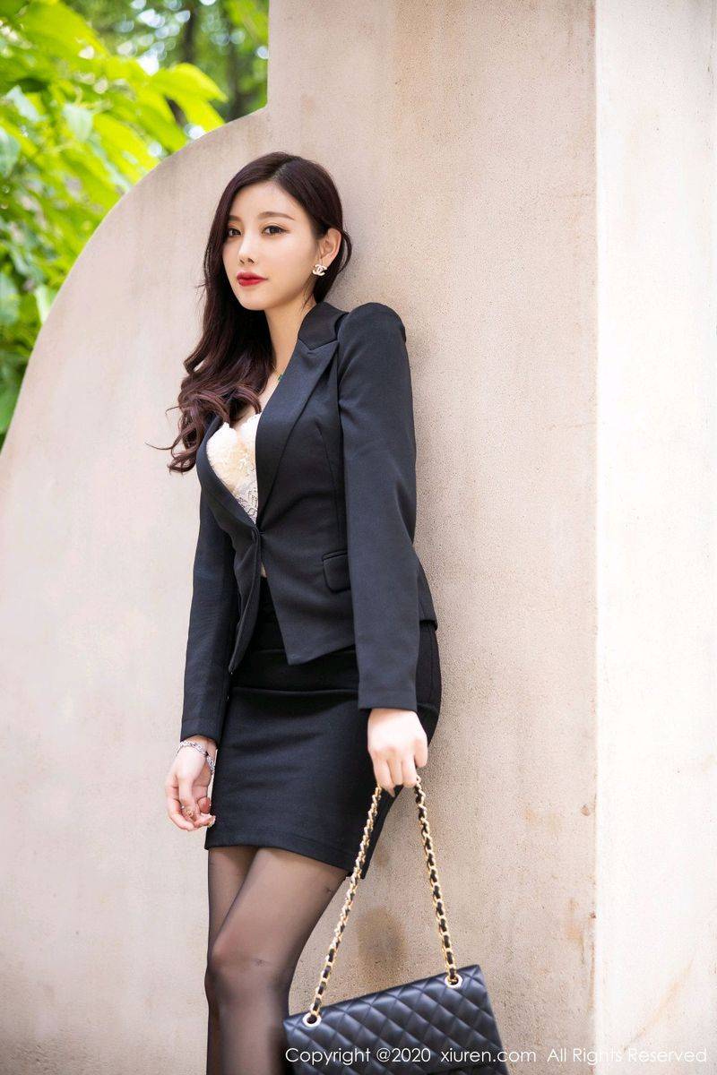 秀人网性感女神杨晨晨sugar黑丝美腿职场OL万般风情写真-26